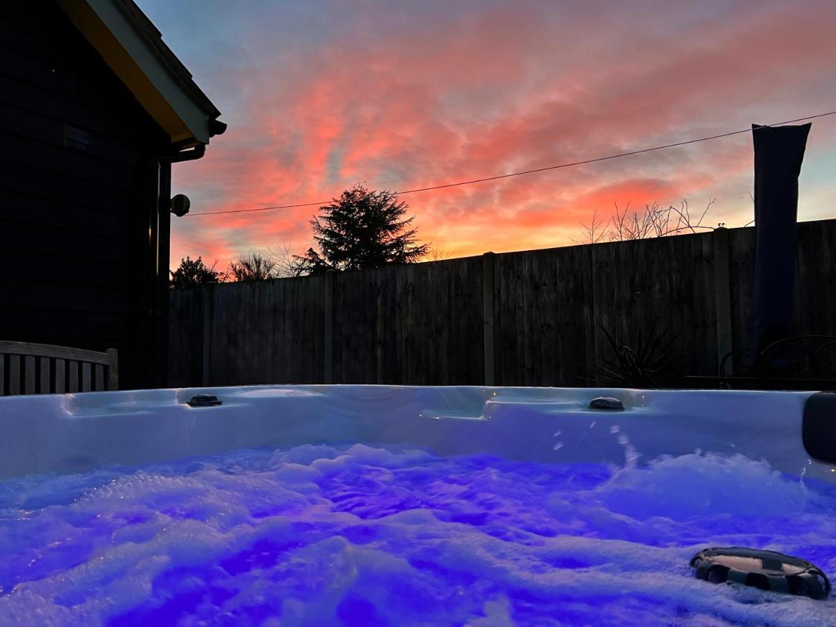 Saving Grace With Private Hot Tub Villa Bawdeswell Dış mekan fotoğraf